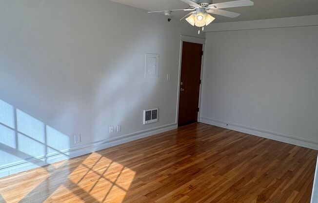 Studio, 1 bath, 400 sqft, $875, Unit 301