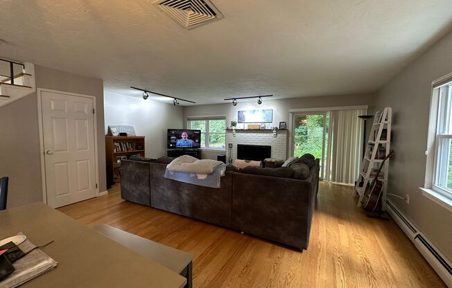 Townhouse, Central AC, 2 Parking Spots