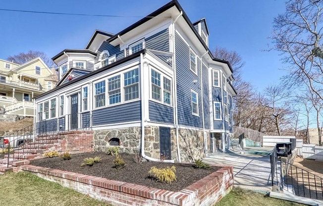 7 HILLSIDE AVE
