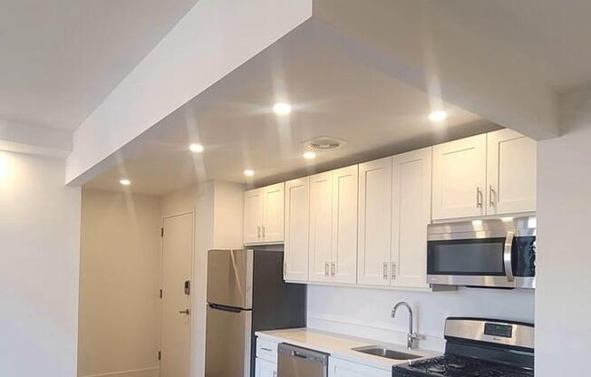 2 beds, 2 baths, $7,500, Unit 10M