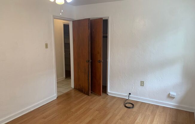 3 beds, 1 bath, $2,195, Unit 206D
