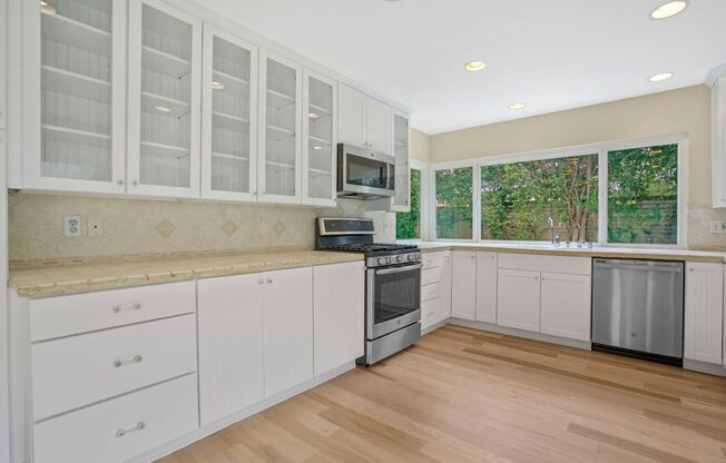 Westlake Village 5 Bedroom Foxmoor Home, walk to Westlake Elementary