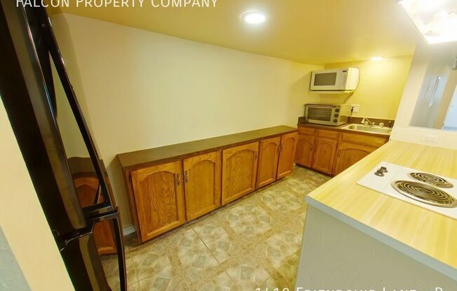 2 beds, 1 bath, 1,741 sqft, $1,195