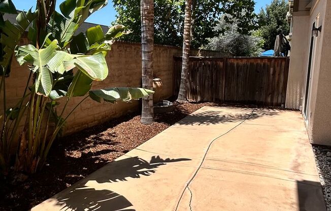 3 bed 2 car garage condo for rent in Murrieta