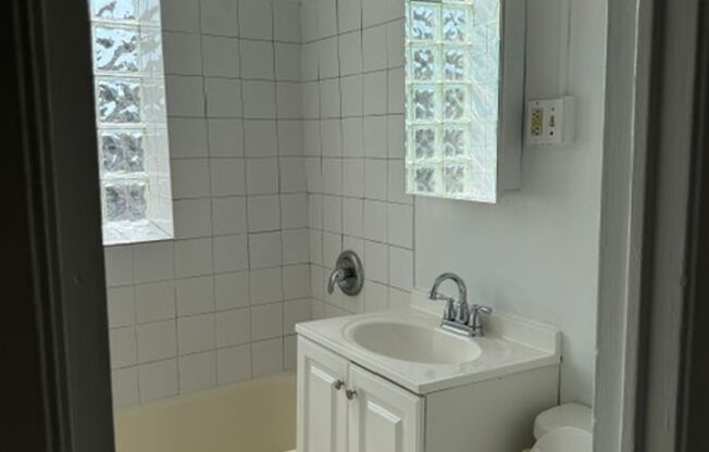 Studio, 1 bath, $1,050, Unit 304