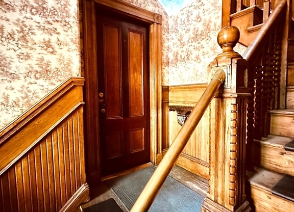61 MONUMENT AVE