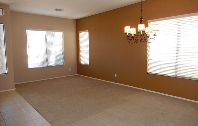 5047 E ROBIN LN