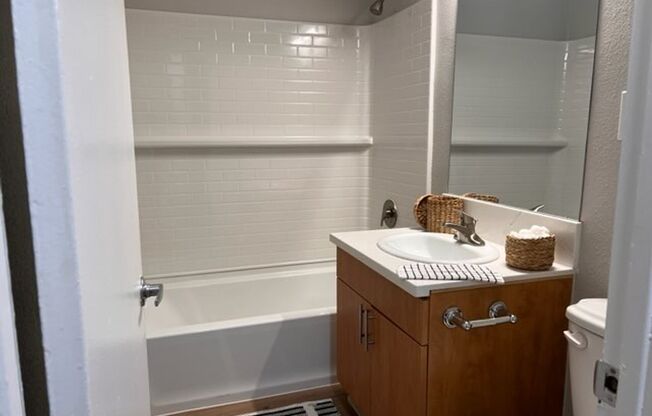 2 beds, 1.5 baths, 1,050 sqft, $3,395, Unit 1740-8