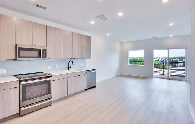 2 beds, 2 baths, 1,015 sqft, $1,699, Unit Apartment 407