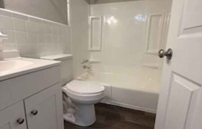 2 beds, 1 bath, 850 sqft, $1,195, Unit 4H