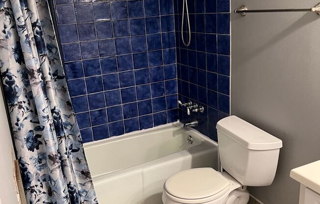 Beautiful 2 bedroom, 1.5 bath Condo in Westland