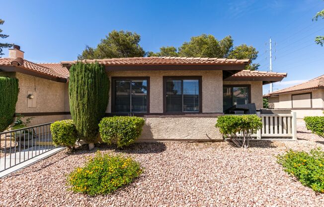Cute and Cozy 2-bedroom 2-bathroom Townhome*Open floorplan*upgrades*