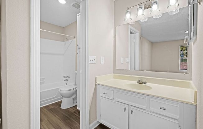 3 beds, 2 baths, 1,300 sqft, $1,399, Unit 118