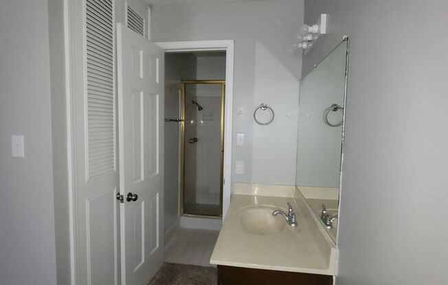 2 beds, 2 baths, 925 sqft, $1,200, Unit 222