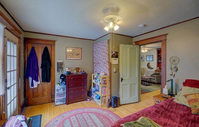 3 beds, 1 bath, $1,650