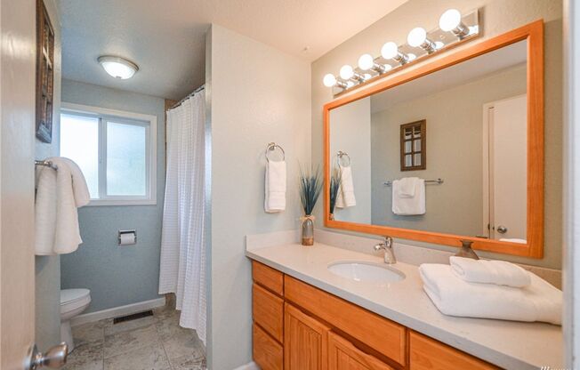 5 beds, 3 baths, $3,900
