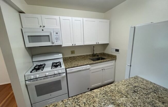 1 bed, 1 bath, 650 sqft, $1,400, Unit 2715A-1B