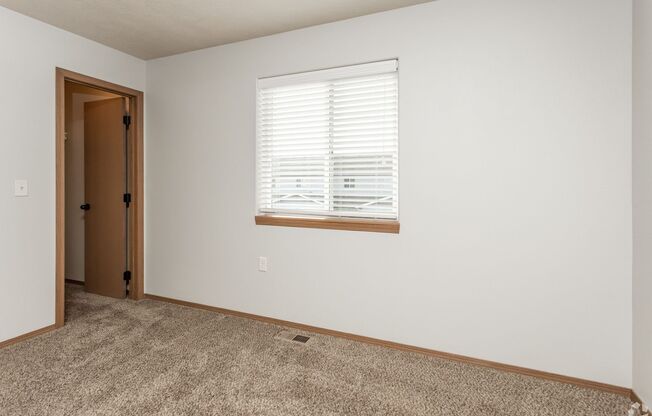 3 beds, 2.5 baths, 1,260 sqft, $1,640, Unit 6800-04