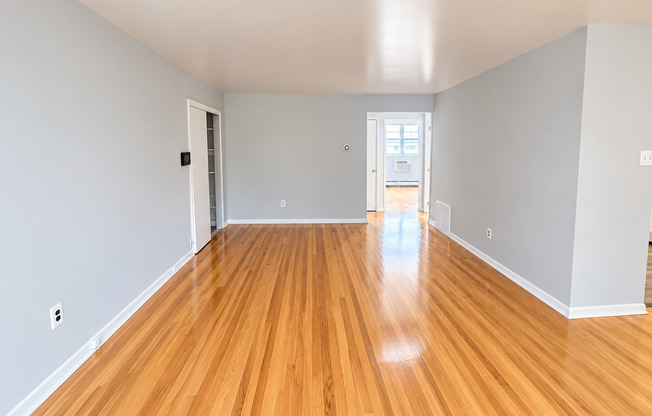 2 beds, 1 bath, 900 sqft, $1,600, Unit B2A
