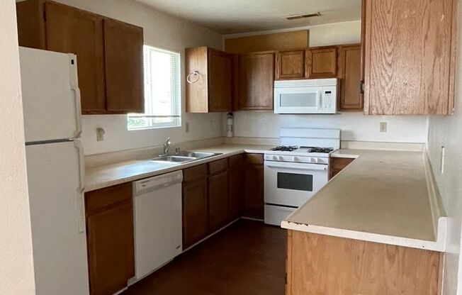 3 beds, 2 baths, $6,100, Unit B