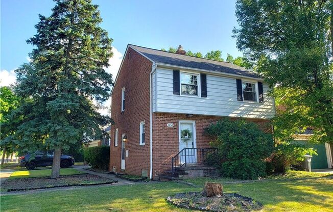 Spacious Colonial For Rent in Lyndhurst