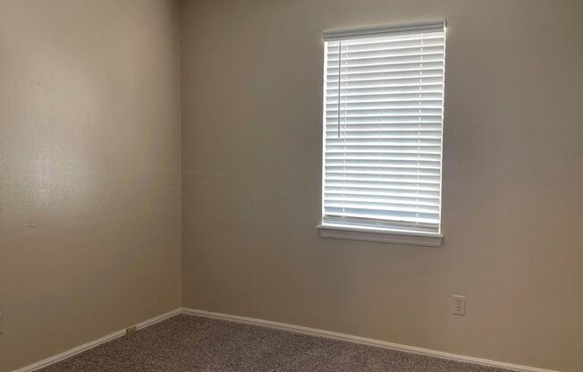 2 beds, 1.5 baths, 950 sqft, $950, Unit 900-3