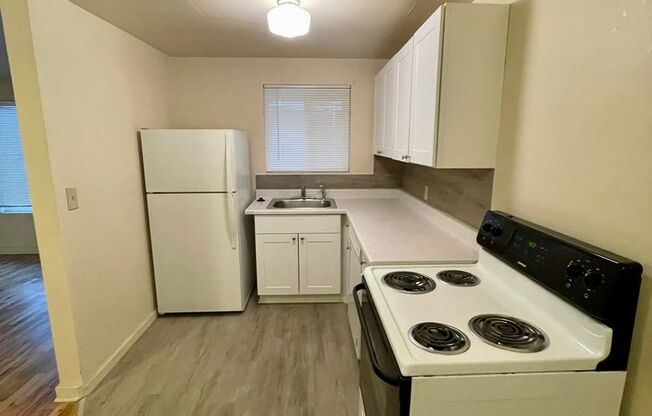 2 Bedroom/ 1 Bath Unit- Available NOW!!