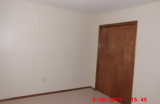 2 beds, 1 bath, $695, Unit # 4