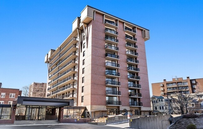 1 bed, 1 bath, 822 sqft, $3,500, Unit 611