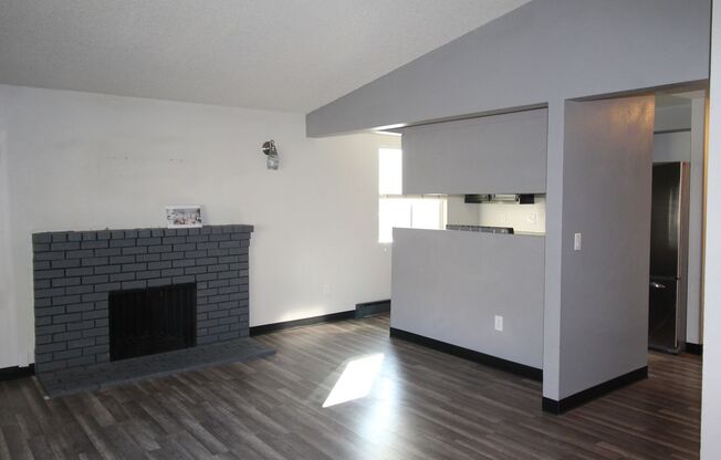 2 beds, 1 bath, $1,295