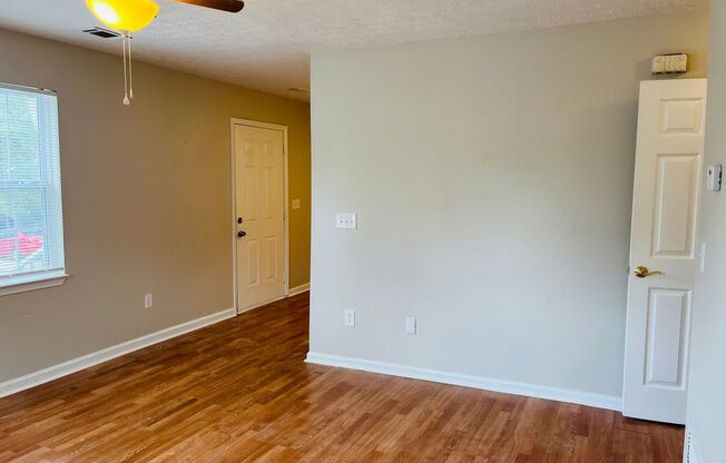 2 beds, 1 bath, $1,050