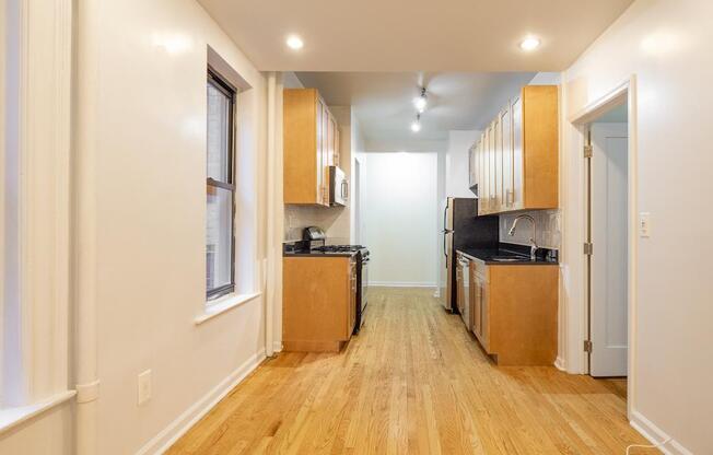 3 beds, 1 bath, $4,729, Unit 3-C