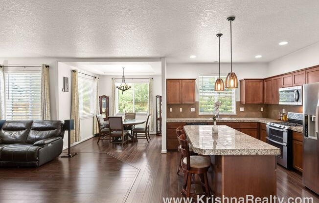 Lovely 3 BD*  2.5 BA* Single Family Home Nestled On A Quiet Cul-de-sac In The Heart Of Solano Estates Community In Hillsboro! *Charming Neighborhood/*Great Location!