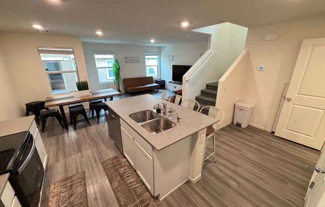 Gorgeous 3Bed/2.5Bath/2Car Townhome located in Southwest Las Vegas- Make the Move for Less: $300 Off Move-In Fees!!