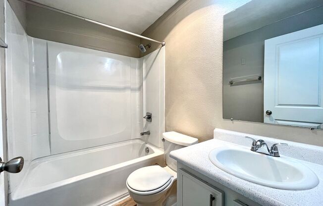 2 beds, 1 bath, 803 sqft, $1,455, Unit 94