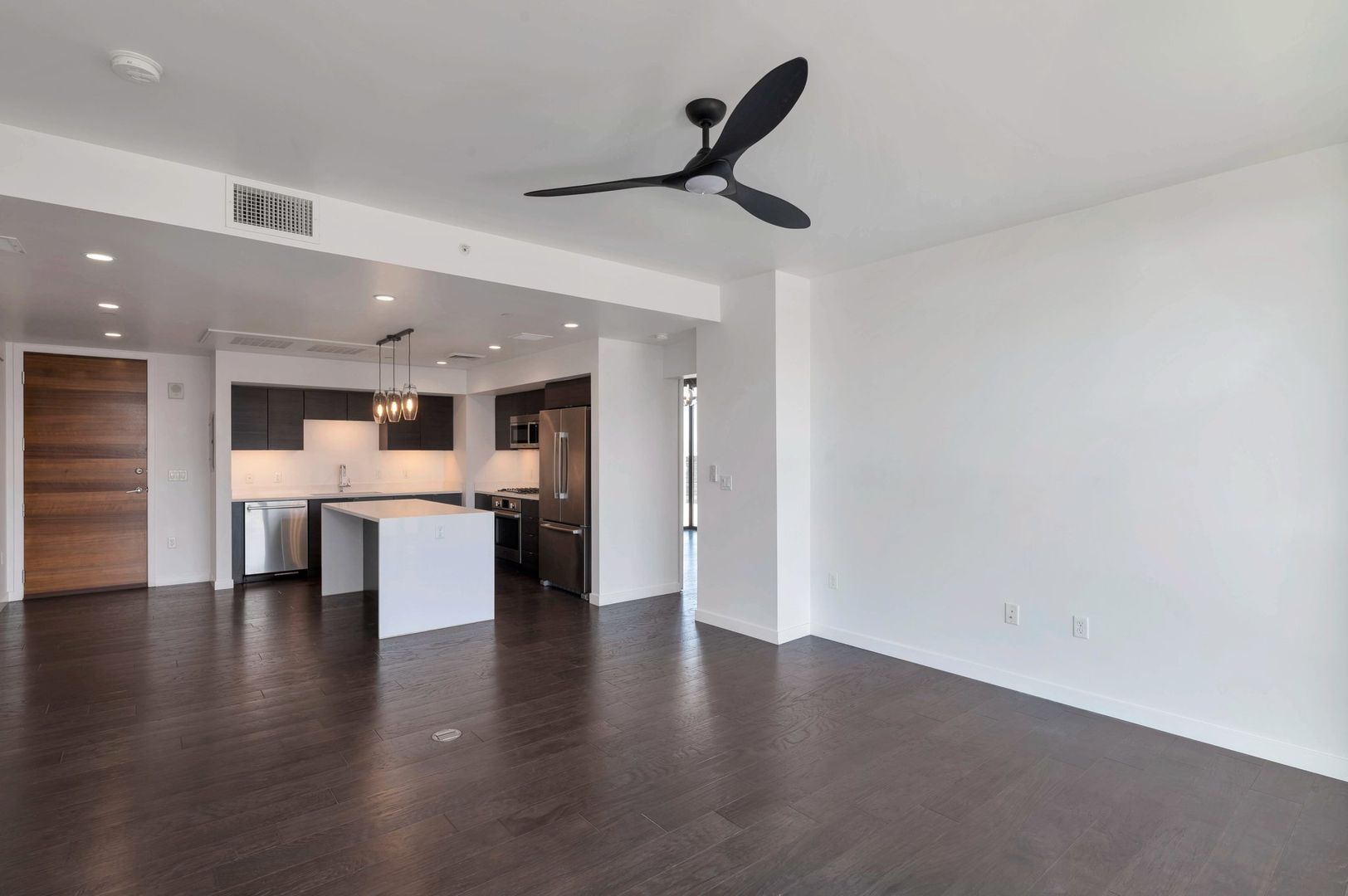 Luxury Condo in the Heart of Downtown Phoenix – Modern Living with Skyline Views!