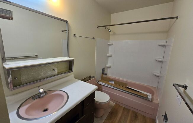 1 bed, 1 bath, 650 sqft, $1,100, Unit 102