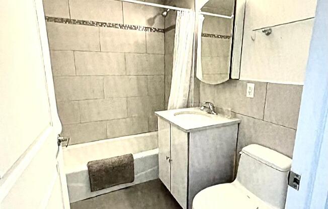 2 beds, 1 bath, $5,395, Unit 2D