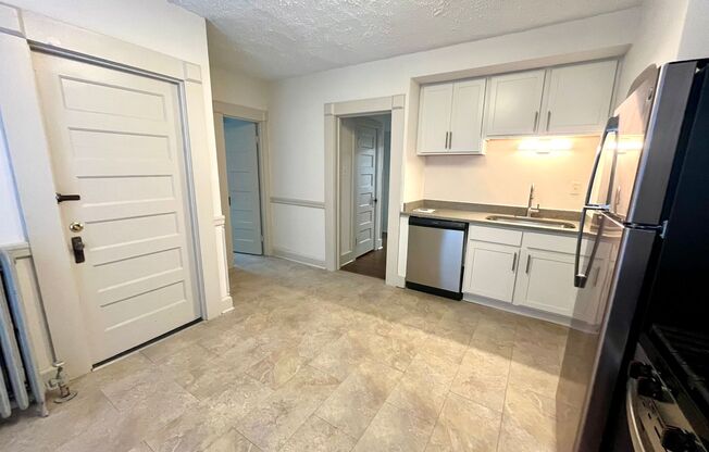 2 beds, 1.5 baths, $1,795, Unit 2