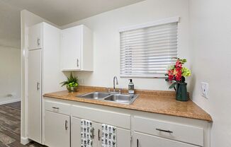 1 bed, 1 bath, 700 sqft, $1,750, Unit 15