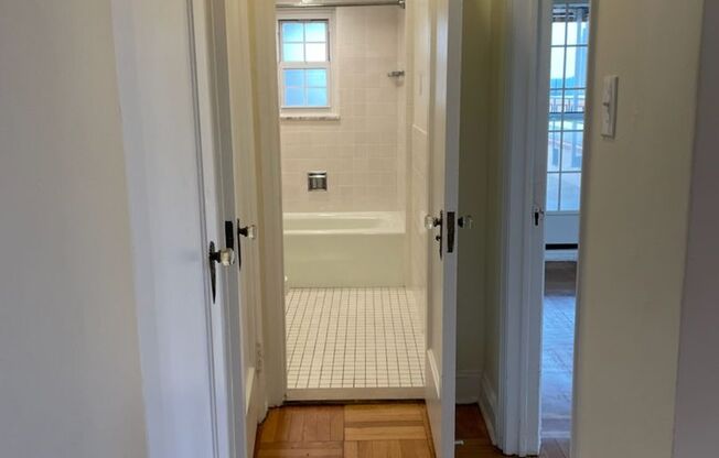 1 bed, 1 bath, 768 sqft, $2,450, Unit Royal York 1106