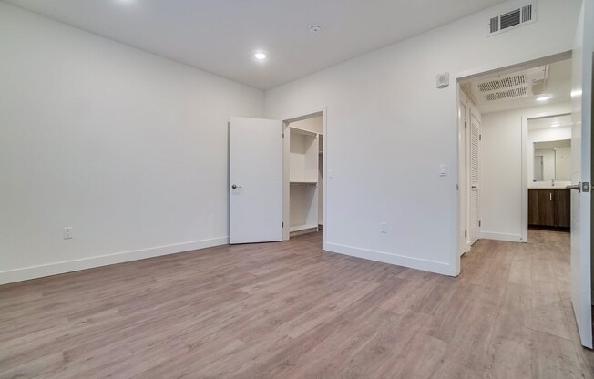 8600 Glenoaks