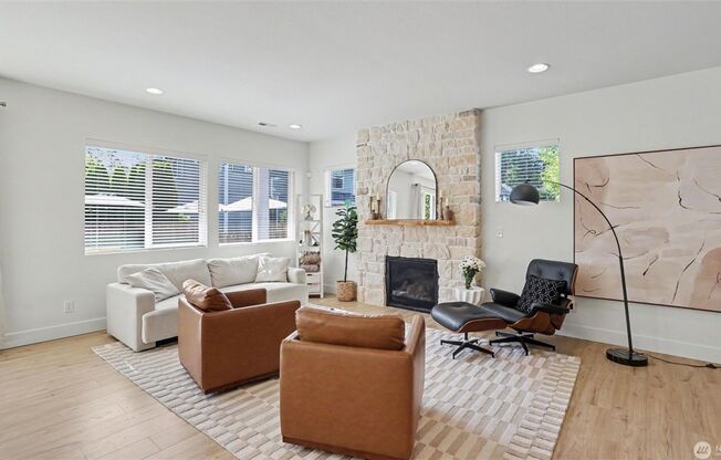 Luxury Updated Home in The Reserve | 5 Beds + Bonus Room