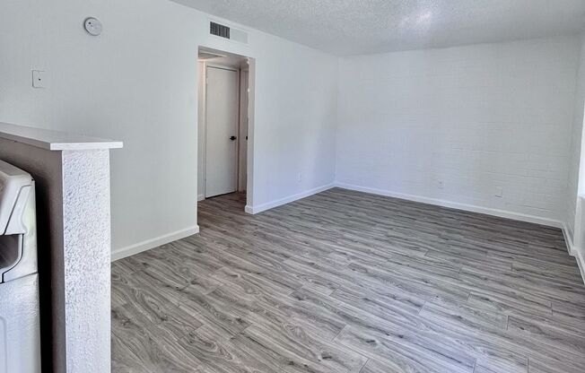1 bed, 1 bath, 635 sqft, $1,150, Unit 12