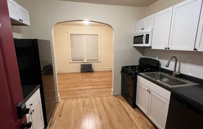 Addison & Cicero PORTAGE PARK Pet Friendly (1) Bed (1) Bath