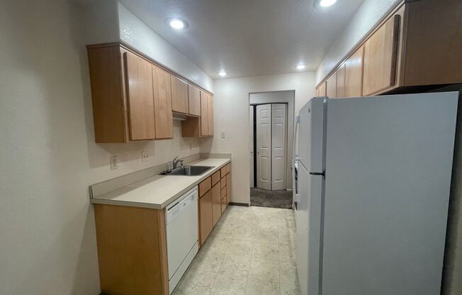 2 beds, 1 bath, $1,050, Unit #9