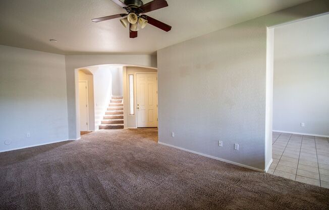 AMAZING 3BED+DEN, 2.5BATH TOWNHOUSE LOCATED NEAR PECOS & GILBERT