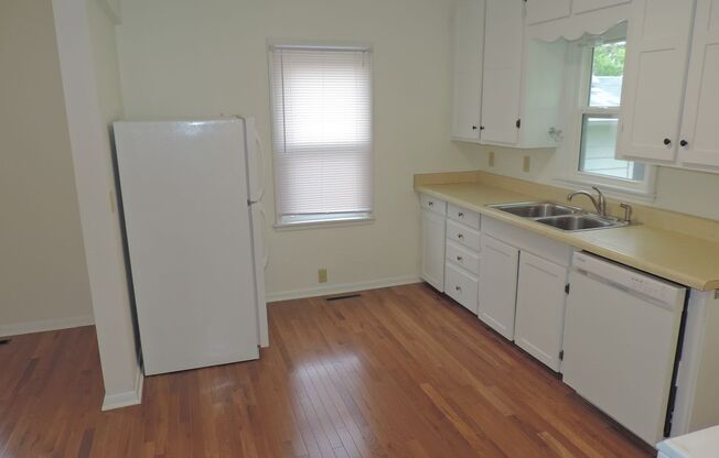 2 beds, 1 bath, $1,400