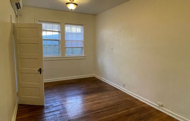 1 bed, 1 bath, $1,300, Unit 202