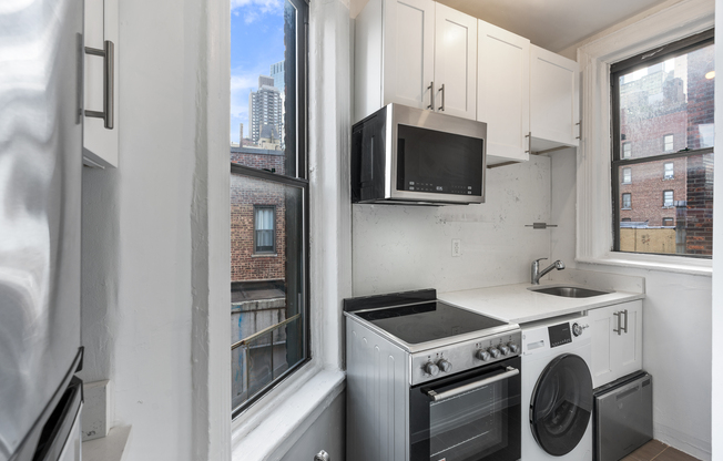 824 9 AVE